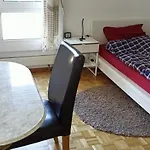Jolie Confortable Proche De L'aéroport Séjour chez l'habitant *