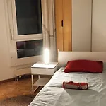 Jolie Confortable Proche De L'aéroport Habitación en casa particular Ginebra