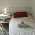 Jolie Chambre Confortable Proche De L\'Aeroport