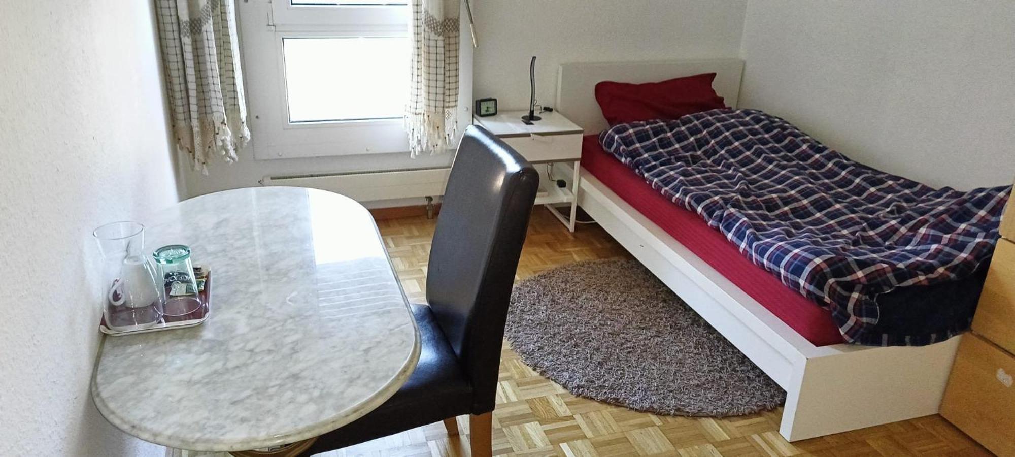 Jolie Confortable Proche De L'aéroport Habitación en casa particular *